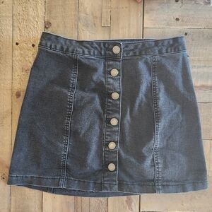 BLACK Denim Button Down Skirt. SIZE Medium
